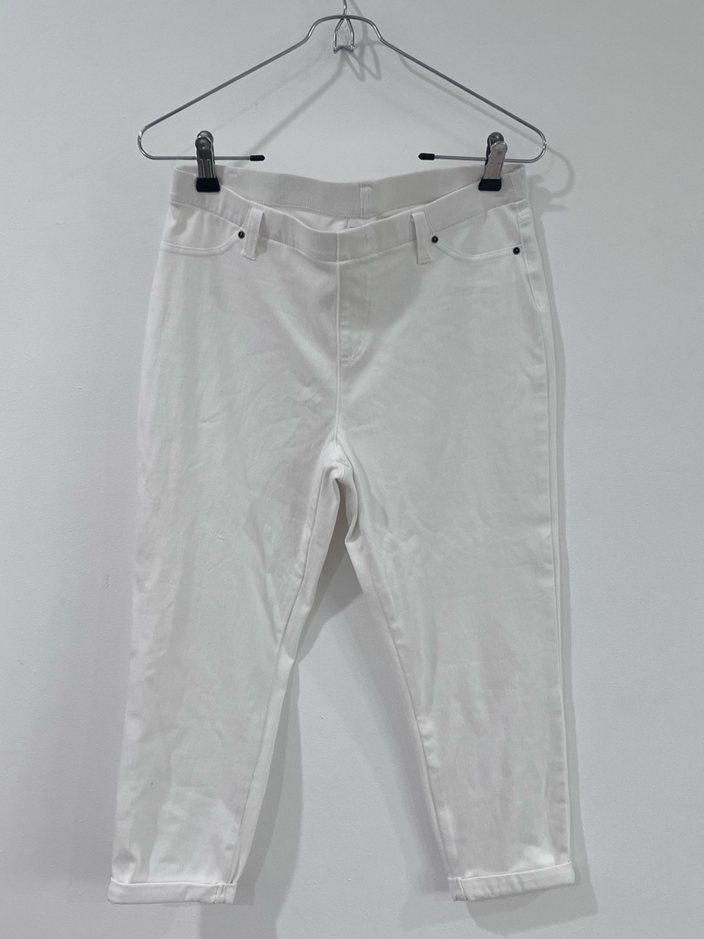Time and Tru White Ankle Crop Stretch Jeans